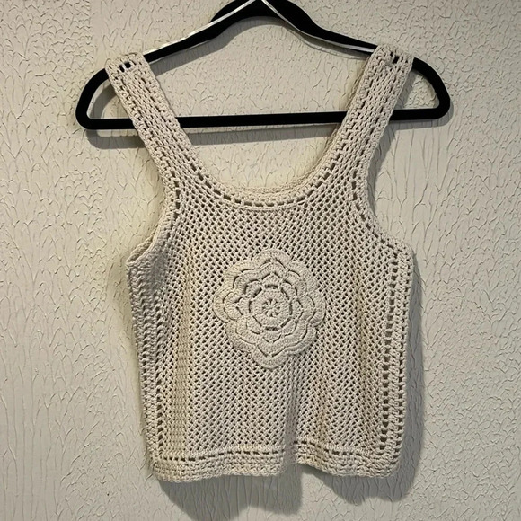 Jessica Simpson Beige crocheted sweater tank top size small - Picture 1 of 6
